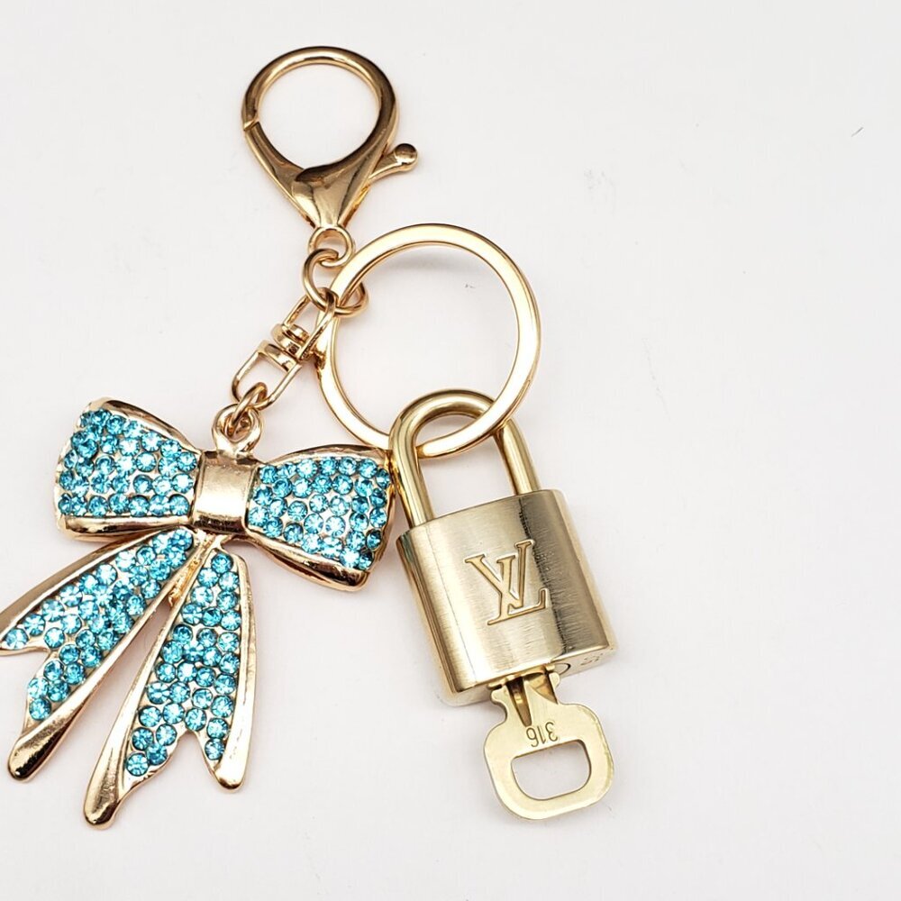 LV Gold Padlock 🔑 Authentic Louis Vuitton Charm + Unbranded Ribbon Keychain - Picture 4 of 7